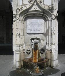 La Fontaine du Sanglier, place du Bayaà